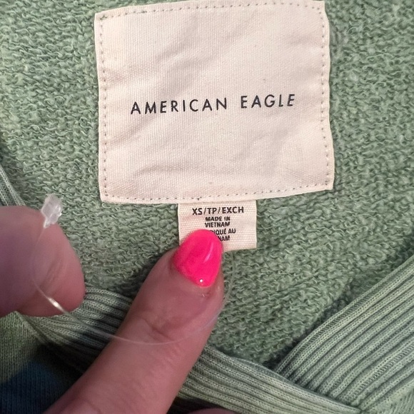 AMERICAN EAGLE 🦅 cropped sweatshirt NWOT - Picture 2 of 3